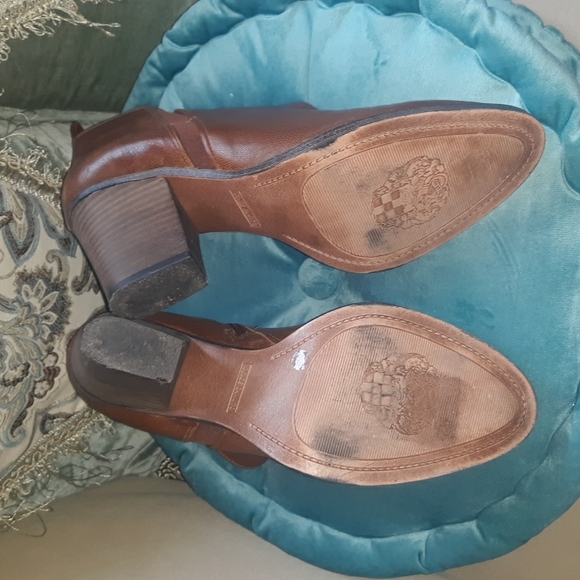 🌺VINCE CAMUTO LEATHER ANKLE BOOTS - Picture 4 of 7